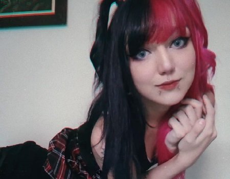 Yoifox nua uma Suicide girl em pack de fotos eróticas